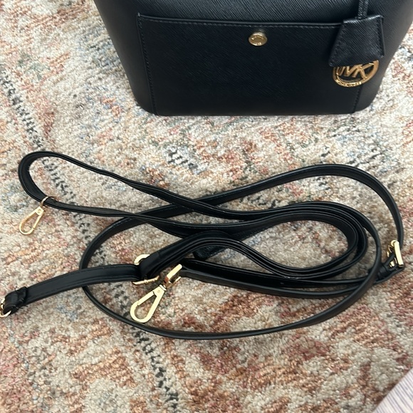 Michael Kors Bag Beautiful condition 🖤⭐️ - Picture 5 of 5